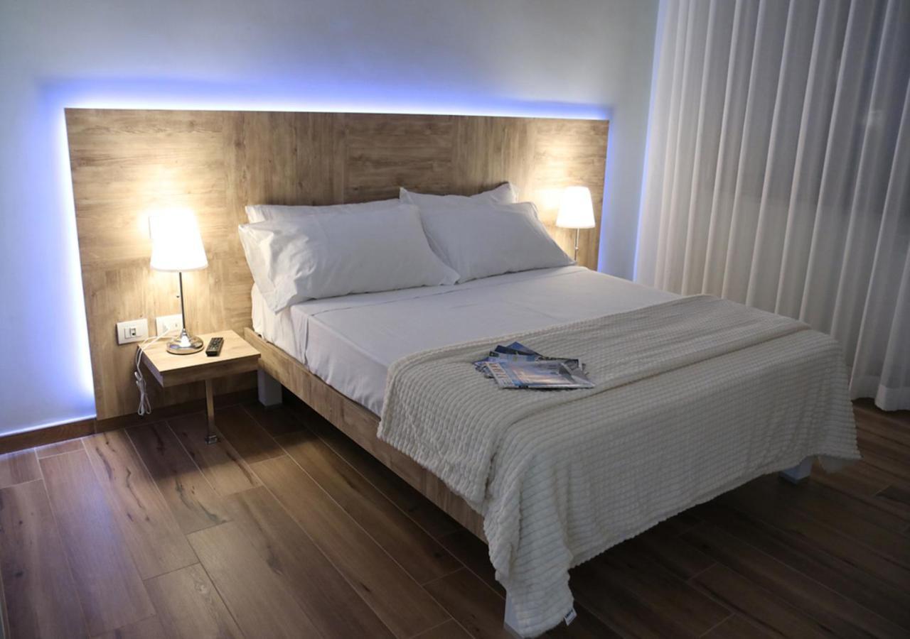 Residenza La Reggia Bed & Breakfast Caserta Bagian luar foto