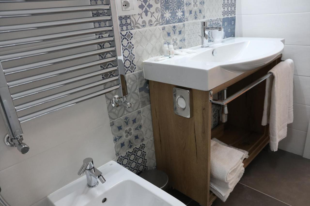 Residenza La Reggia Bed & Breakfast Caserta Bagian luar foto